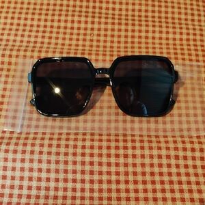 Stylish Black Square Sunglasses